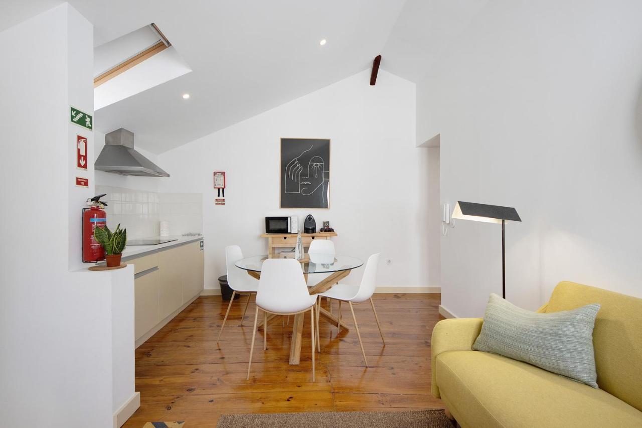 Crooked Floor House - Attic Apartment Porto Luaran gambar