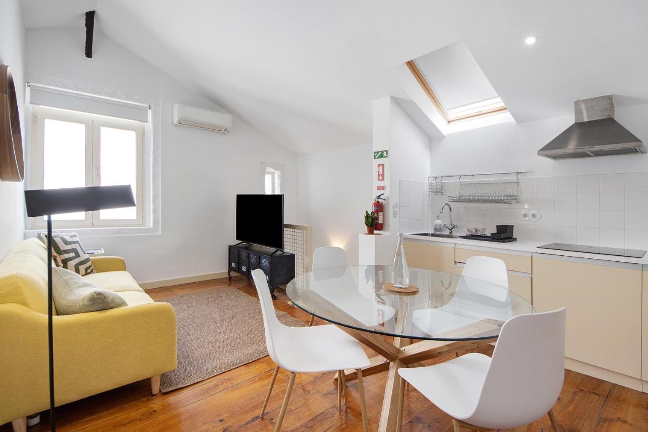 Crooked Floor House - Attic Apartment Porto Luaran gambar