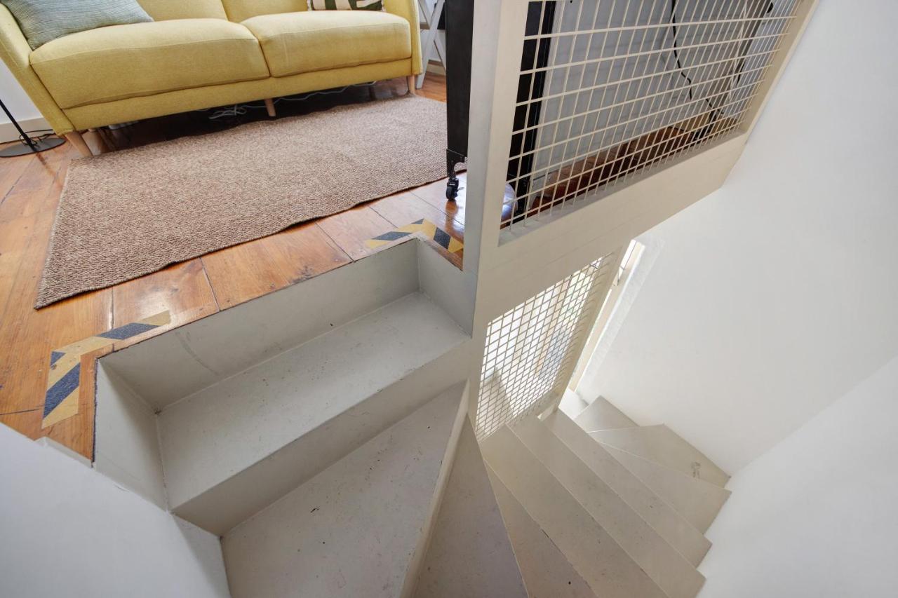 Crooked Floor House - Attic Apartment Porto Luaran gambar