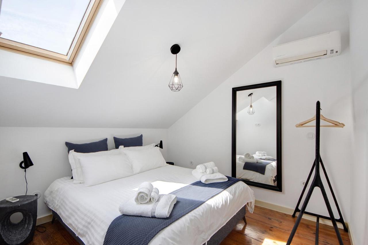 Crooked Floor House - Attic Apartment Porto Luaran gambar